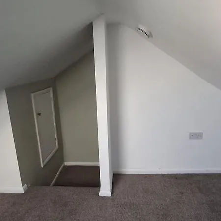 Holiday home Modern 3 Bedroom 2 Bathroom Free Wifi Location *