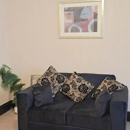 Modern 3 Bedroom 2 Bathroom Free Wifi Location *