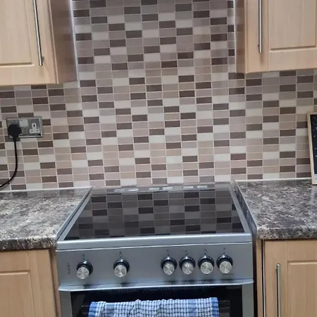 Modern 3 Bedroom 2 Bathroom Free Wifi Location Holiday home *