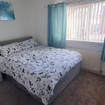 Modern 3 Bedroom 2 Bathroom Free Wifi Location بيت للعطل *