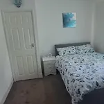Modern 3 Bedroom 2 Bathroom Free Wifi Location بيت للعطل