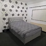 بيت للعطل Modern 3 Bedroom 2 Bathroom Free Wifi Location *