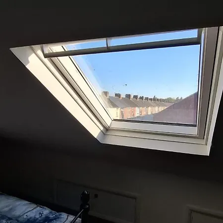 Modern 3 Bedroom 2 Bathroom Free Wifi Location