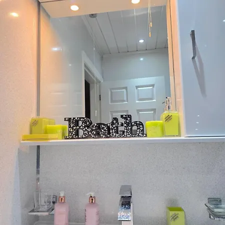 Modern 3 Bedroom 2 Bathroom Free Wifi Location 펜션 *