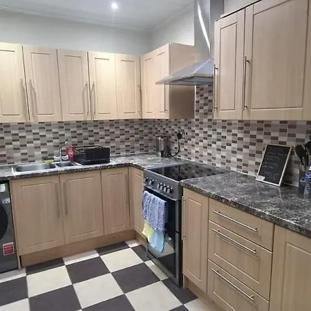 Modern 3 Bedroom 2 Bathroom Free Wifi Location * 미들즈브러