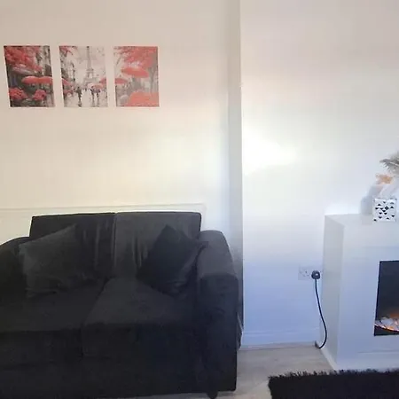 Modern 3 Bedroom 2 Bathroom Free Wifi Location مدليسبره