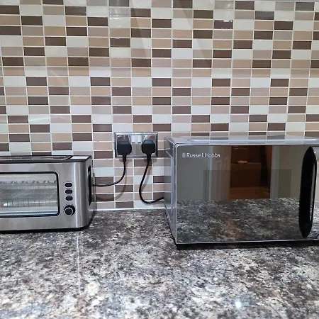 بيت للعطل Modern 3 Bedroom 2 Bathroom Free Wifi Location *