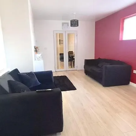 Modern 3 Bedroom 2 Bathroom Free Wifi Location 펜션 미들즈브러