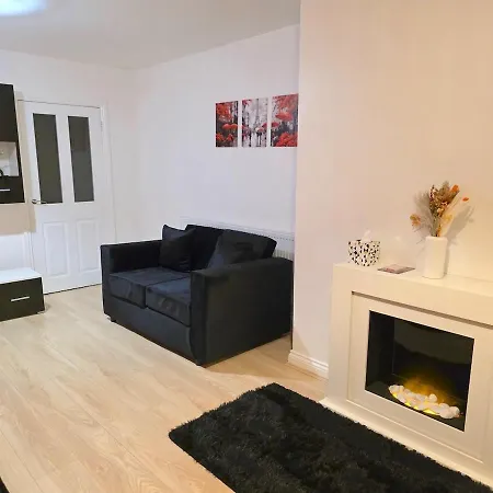 Modern 3 Bedroom 2 Bathroom Free Wifi Location