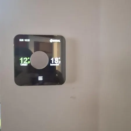 펜션 Modern 3 Bedroom 2 Bathroom Free Wifi Location *