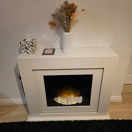 Modern 3 Bedroom 2 Bathroom Free Wifi Location 펜션