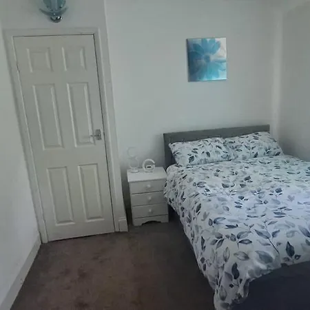 Modern 3 Bedroom 2 Bathroom Free Wifi Location Σπίτι διακοπών