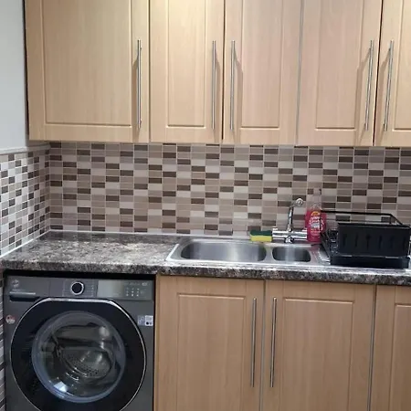 Σπίτι διακοπών Modern 3 Bedroom 2 Bathroom Free Wifi Location